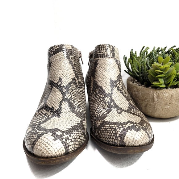 NWT Lucky Brintly Leather Waterproof Bootie 9.5 - Picture 3 of 11